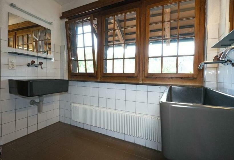 浴室共有スタンダード４人用ルーム, Brugg Youth Hostel