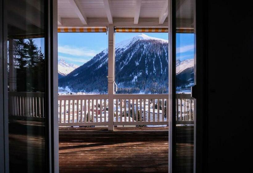 标准间带阳台, Davos Youth Hostel