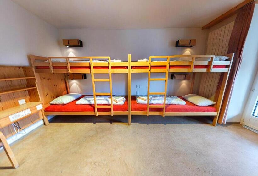 带阳台标准四人间, Davos Youth Hostel