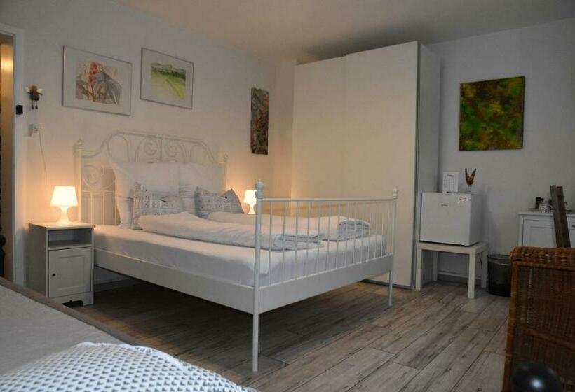 Номер Стандарт, Kiki's B&b