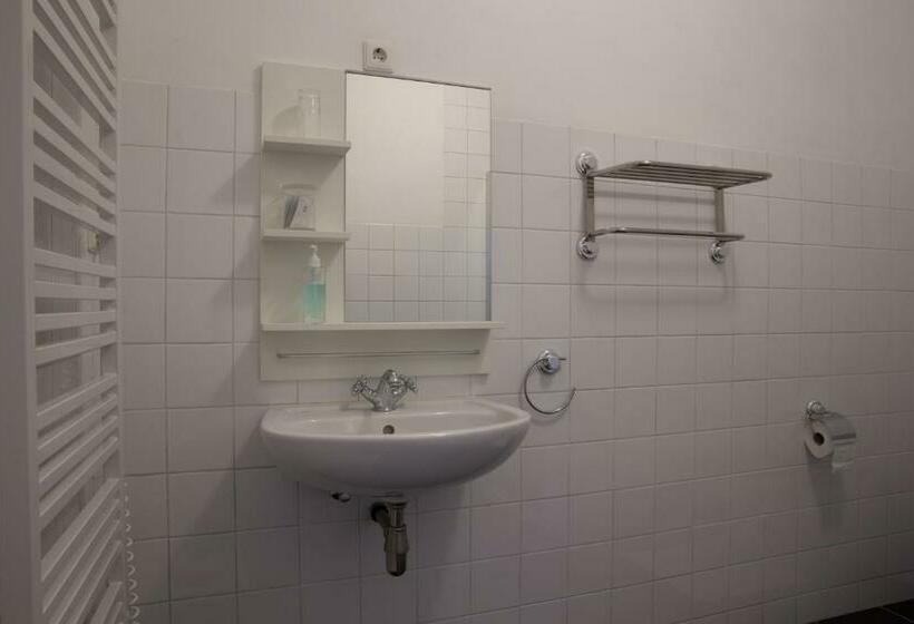Номер Стандарт, Amsterdam House Of Arts & Crafts