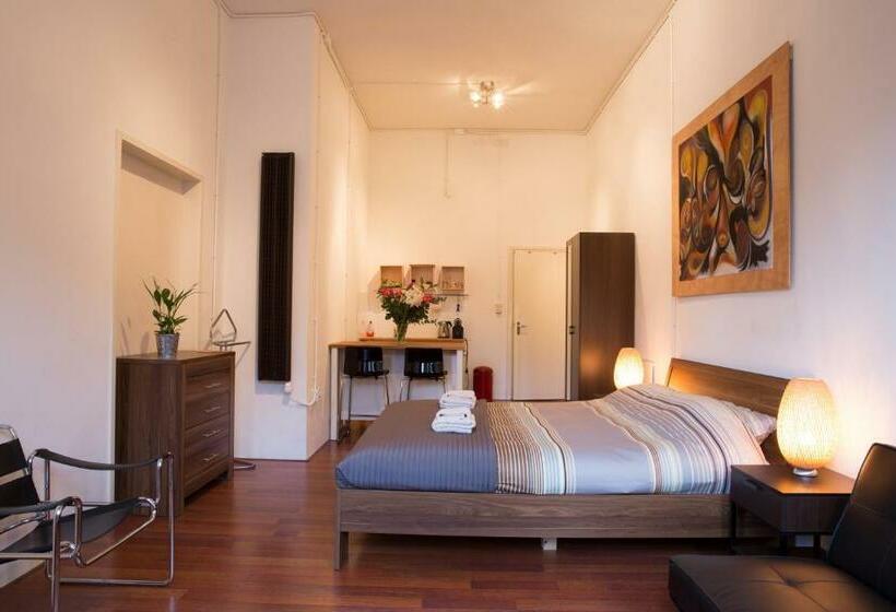 Номер Стандарт, Amsterdam House Of Arts & Crafts
