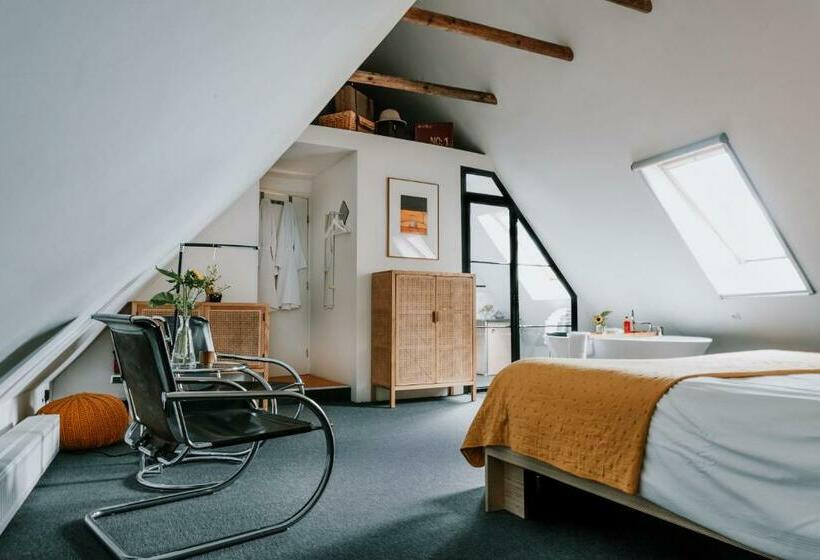 Полулюкс, De Vijf Suites