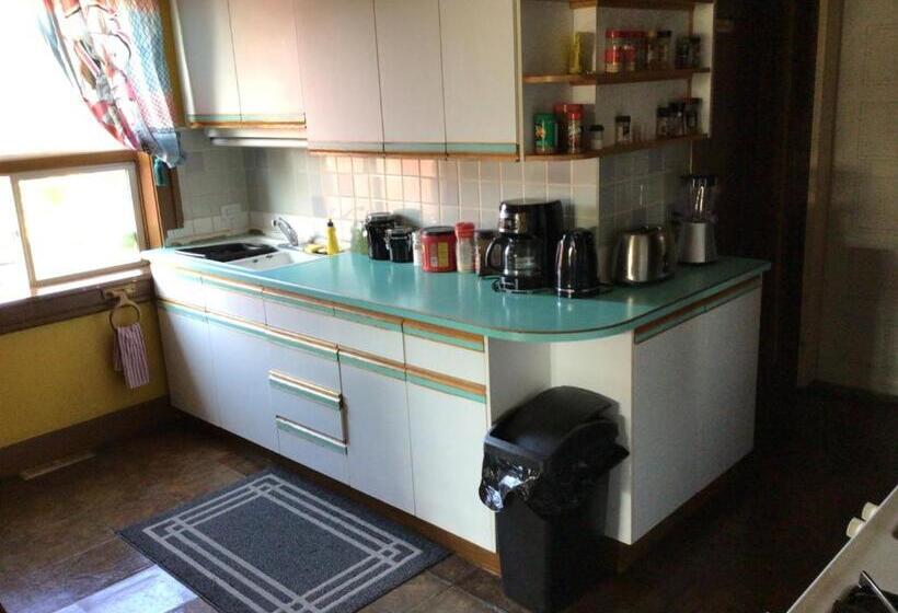 이코노미 룸, Nisku Guest House