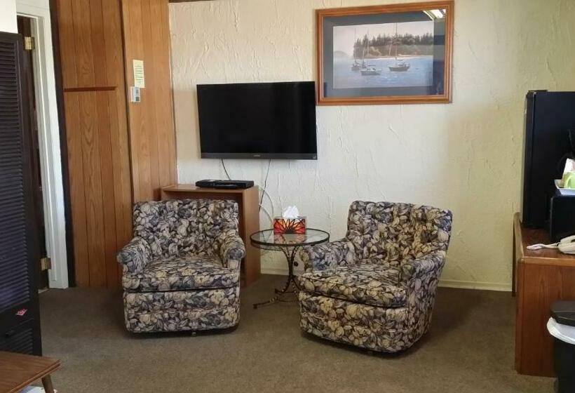 家庭套房, Century Ii Motel