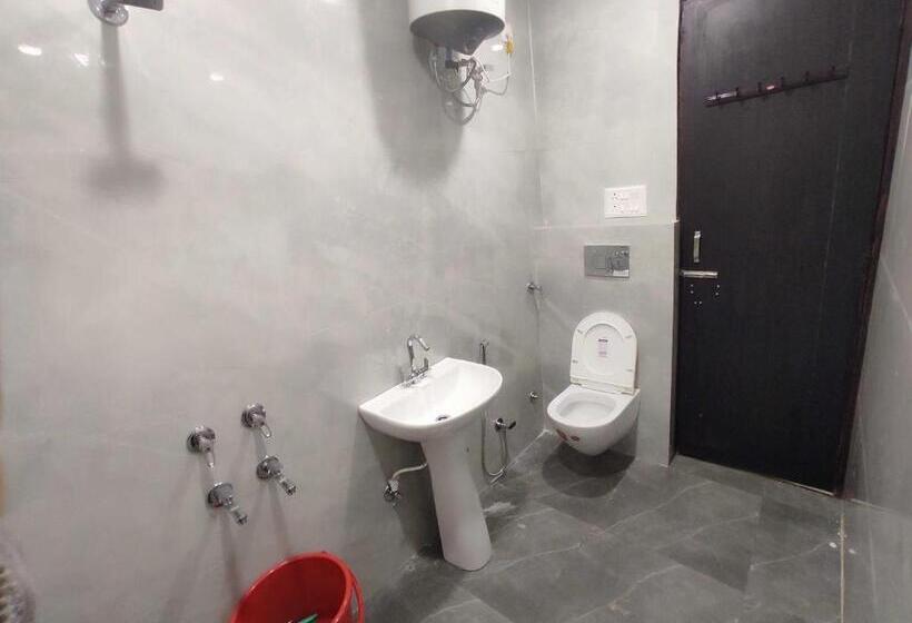 Номер Стандарт, Oyo Hotel Avs 8268