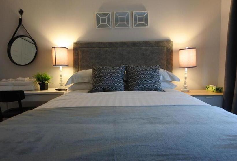 דירת חדר סופריור, Black Rooster Guesthouse