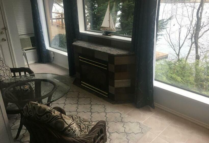 سوئیت با تخت بزرگ, Long Lake Waterfront Bed And Breakfast