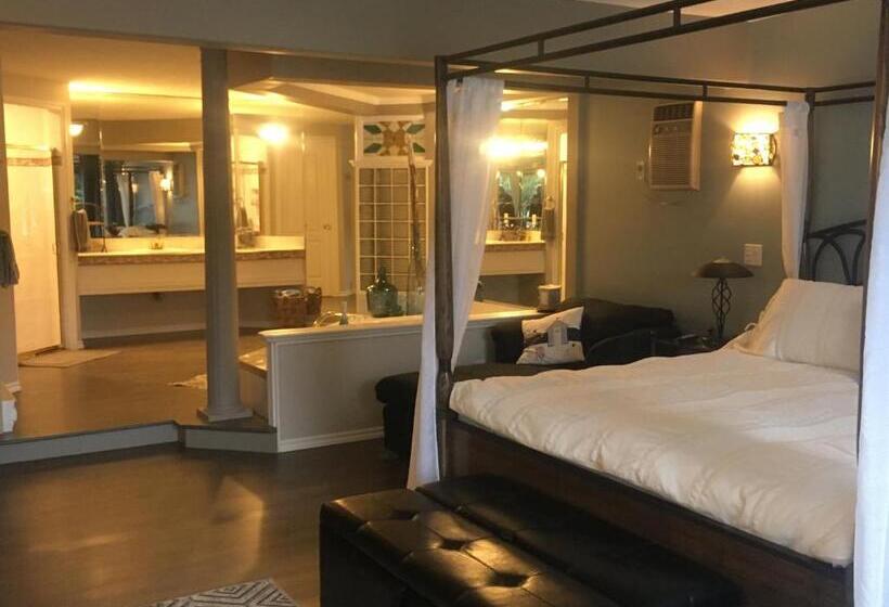 Deluxe Suite King Bed, Long Lake Waterfront Bed And Breakfast