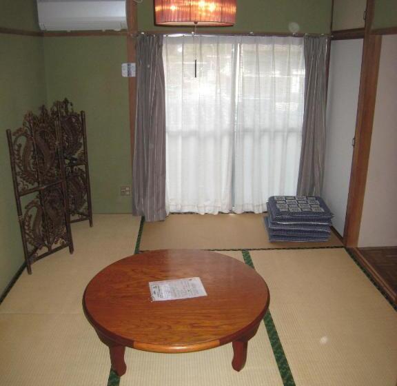 Классический Номер, Nagasaki Kagamiya