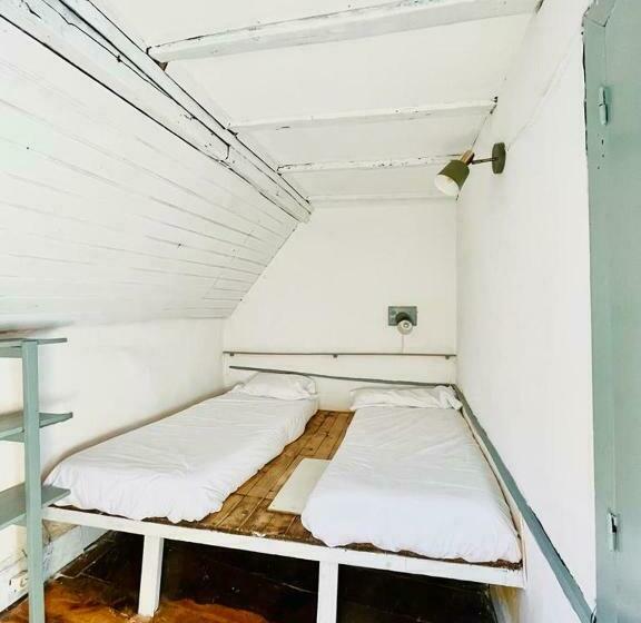 家庭房间共用浴室, Hostel Baqueira   Refugi Rosta   Pyrenmuseu