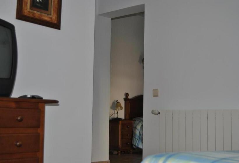 جناح جونيور, Hostal Rural Amador