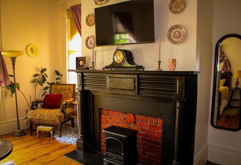 キングサイズベッドのデラックススイート, The Borland House Inn