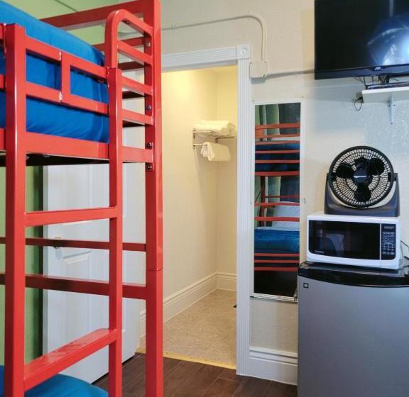 Quarto Triplo Standart, Orange Village Hostel