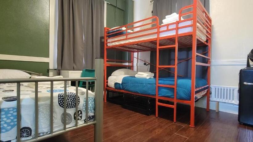 Quarto Triplo Standard Casa de Banho Partilhada, Orange Village Hostel