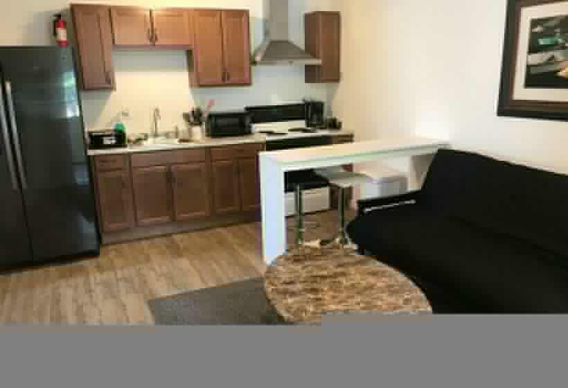 דירת שני חדרים, Windsor Motel