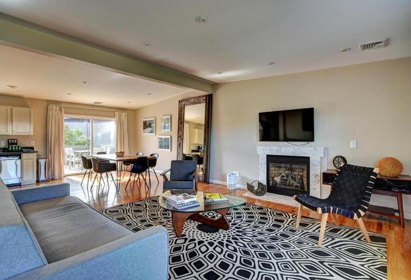 Семейное Бунгало, The Montauk Beach House