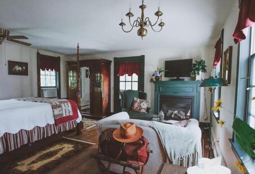 Номер Deluxe с Балконом, Riverwind Inn Bed And Breakfast