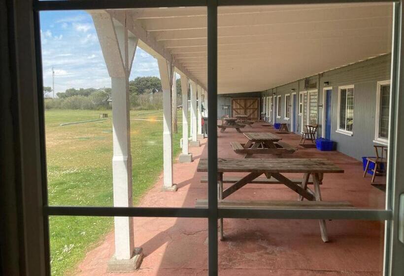 Family Suite, Tillicum Beach Motel   Formerly Deane S Oceanfront Lodge