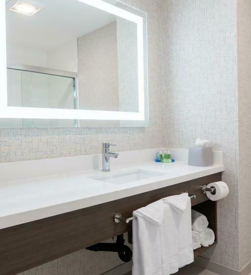 Люкс Кровать Кинг, Holiday Inn Express & Suites   Lake Forest, An Ihg