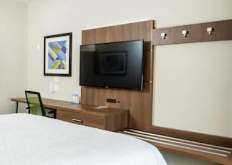 Люкс Адаптированный для Инвалидов, Holiday Inn Express & Suites   Lake Forest, An Ihg