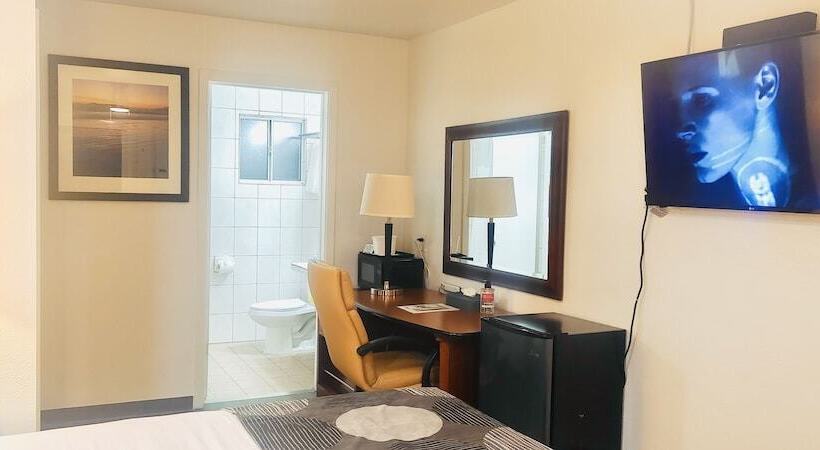 Номер Deluxe, Oceanside Inn & Suites, A Days Inn By Wyndham