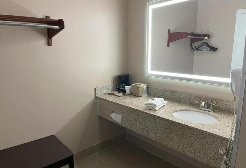 适合残疾人士使用的带超级大床的标准间, Pinetree Inn