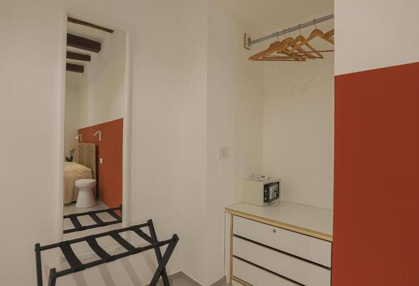 اتاق استاندارد سه نفره, Desiderio Guest House