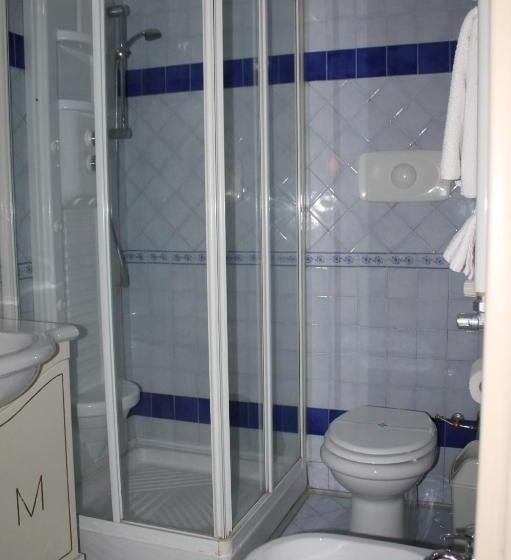 اتاق استاندارد چهار تخته, Malaga