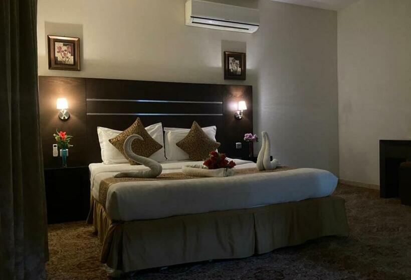 带大床的高级房间, Rest Night Serviced Apartments   Al Nafal