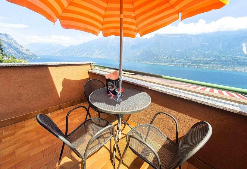 Superior room with lake view, Residence Hotel Maxi