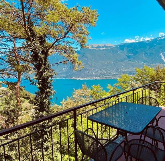 Четырехместный Номер Стандарт, Residence Hotel Maxi