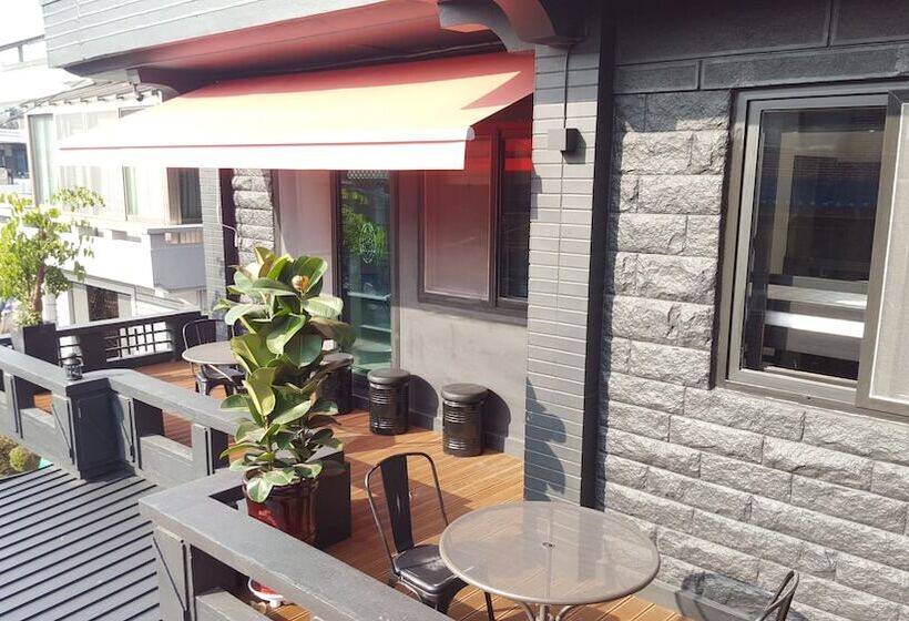 تختخواب در اتاق مشترک, Amazon Guesthouse   Hostel