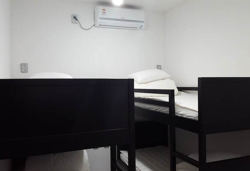 تختخواب در اتاق مشترک, Amazon Guesthouse   Hostel