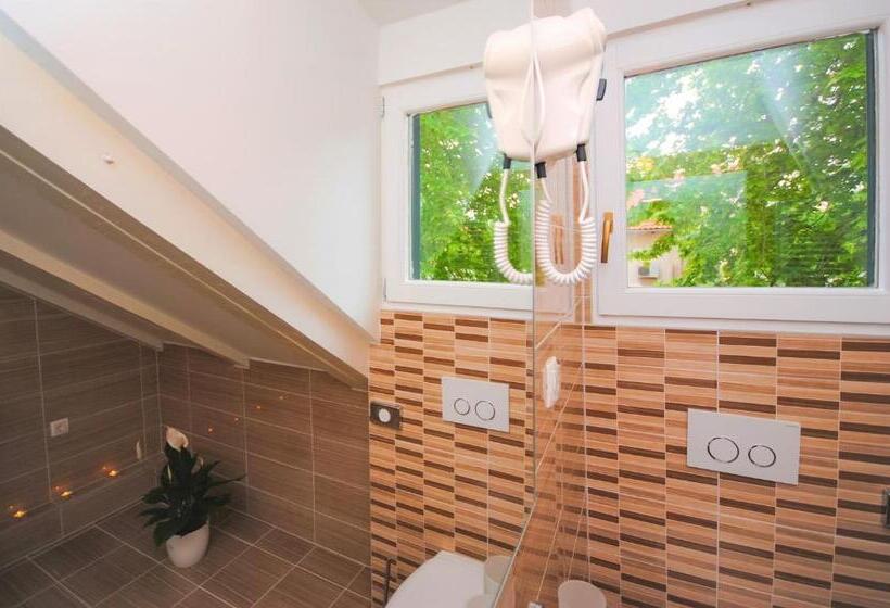 اتاق استاندارد چهار تخته, Lanterna Rooms