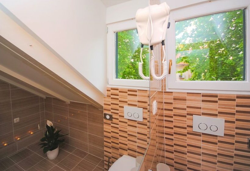 اتاق لوکس چهار تخته, Lanterna Rooms