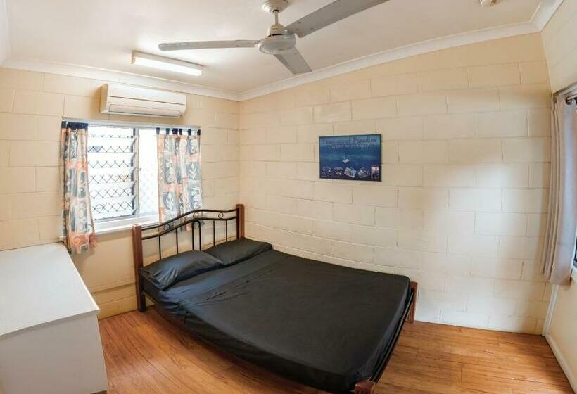 Номер Стандарт Совместная Ванная, Castaways Backpackers Cairns