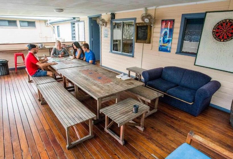 Четырехместный Номер Стандарт, Castaways Backpackers Cairns