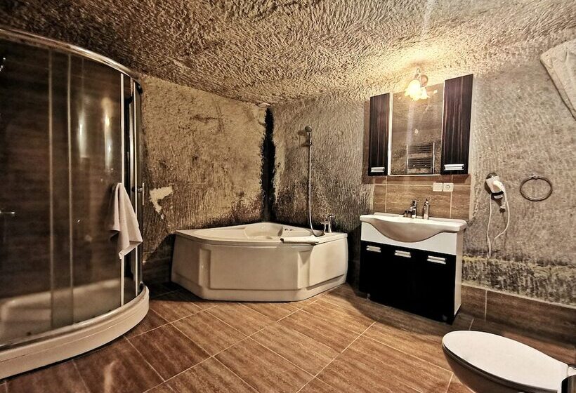سوییت, Falcon Cave Suites