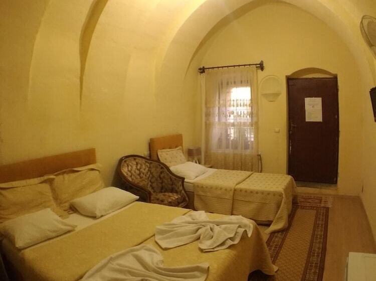 سوییت, Falcon Cave Suites