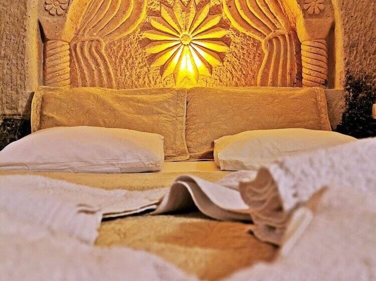 سوییت, Falcon Cave Suites