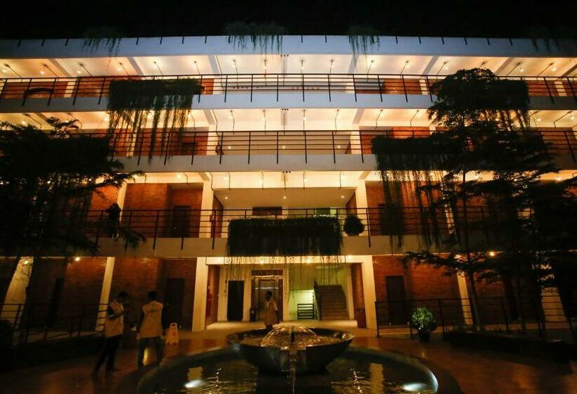 Номер Deluxe, Thong S Inn Hotel Kualanamu