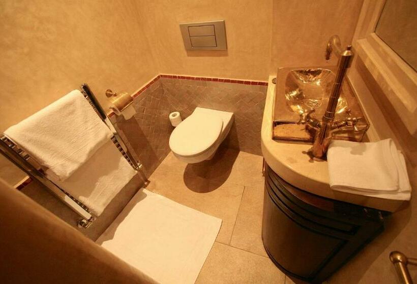 Standart Oda, Riad Omri