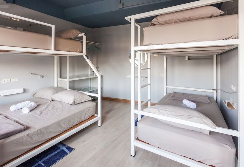 스탠다드 룸 공동 욕실, The Moon Hostel Huahin