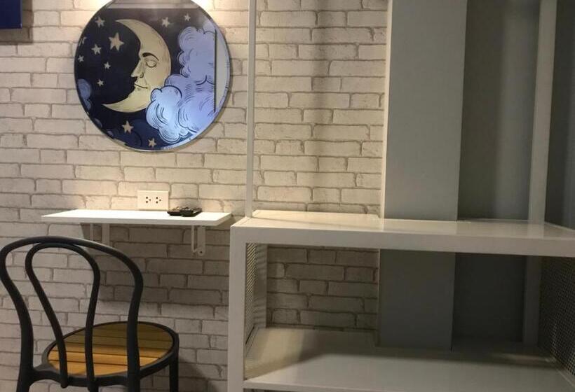 스탠다드 룸 공동 욕실, The Moon Hostel Huahin