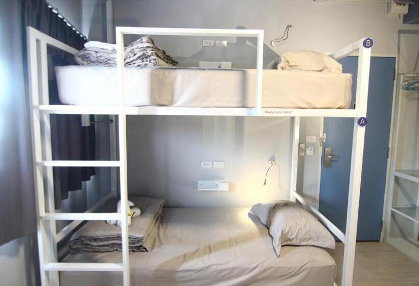 스탠다드 룸 공동 욕실, The Moon Hostel Huahin