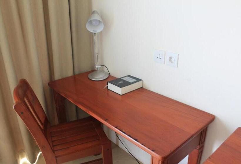Номер Deluxe, Thong S Inn Hotel Kualanamu