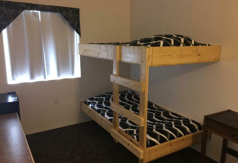 Номер Стандарт Совместная Ванная, Invermere Hostel