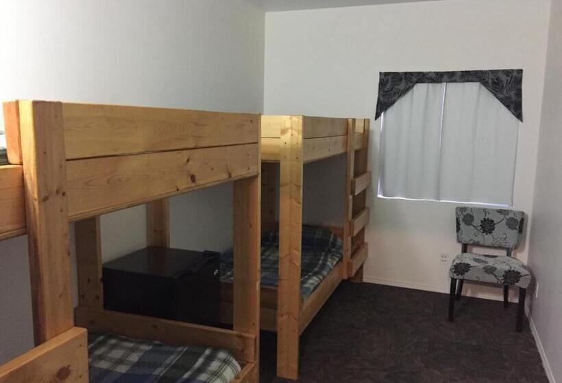 Четырехместный Номер Economy, Invermere Hostel