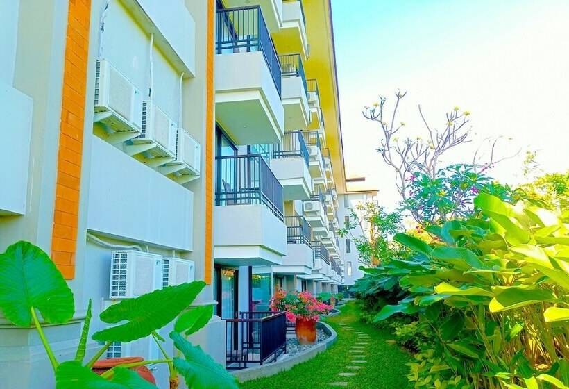 Номер Deluxe с Балконом, The Nest Hotel Nusa Dua